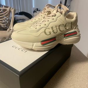 Tan barely worn Gucci sneakers